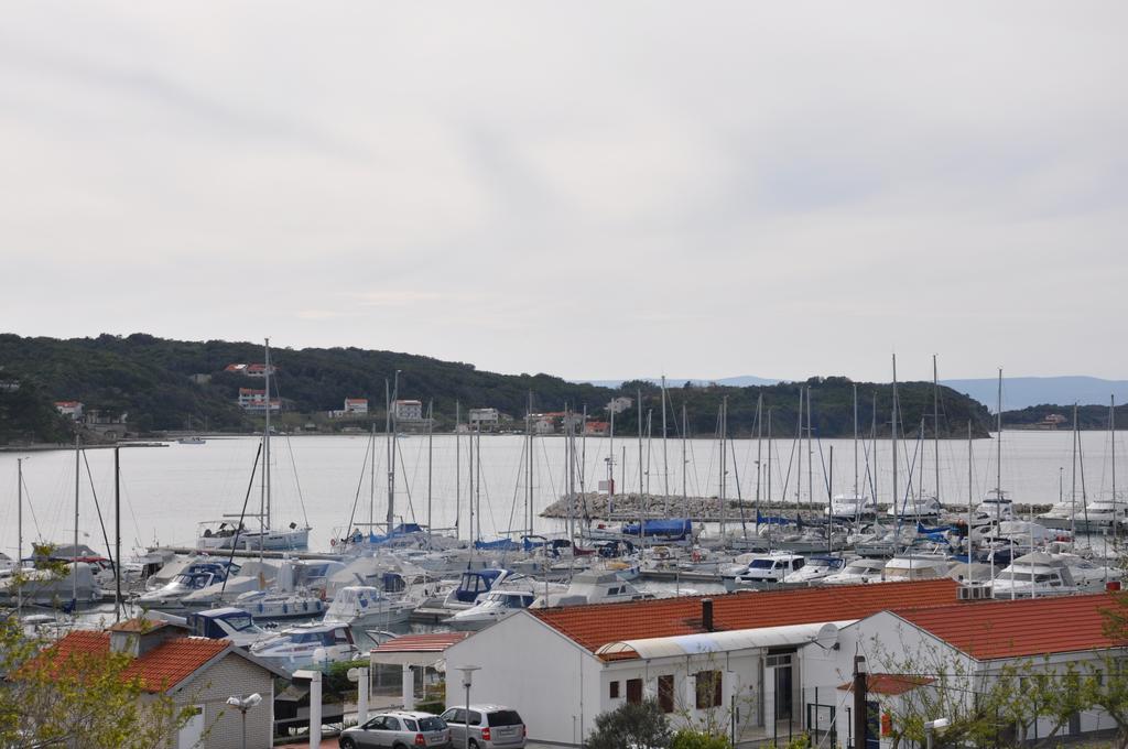 Pljesa Apartments Supetarska Draga Exterior foto